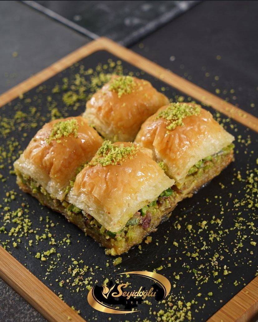 Fıstıklı Baklava (1 kg.)