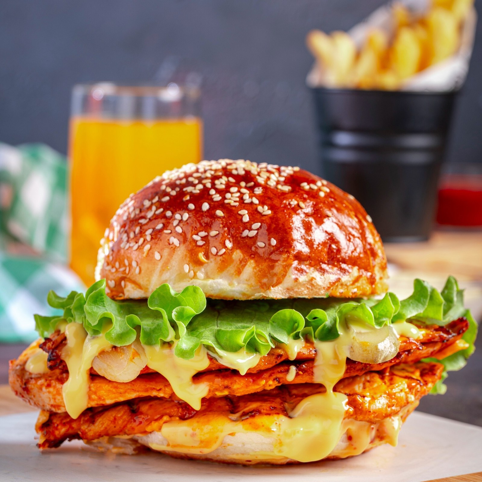 Cafe de Paris Soslu Chicken Burger