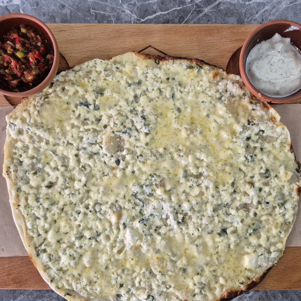 Peynirli Lahmacun