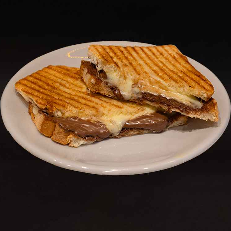 Ayvalık Ekmeğine Çikolatalı Tost