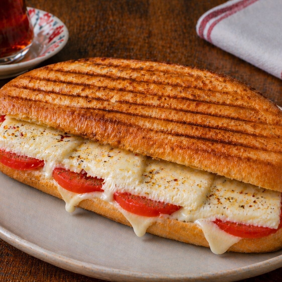 Ezine Peynirli ve Domatesli Tost