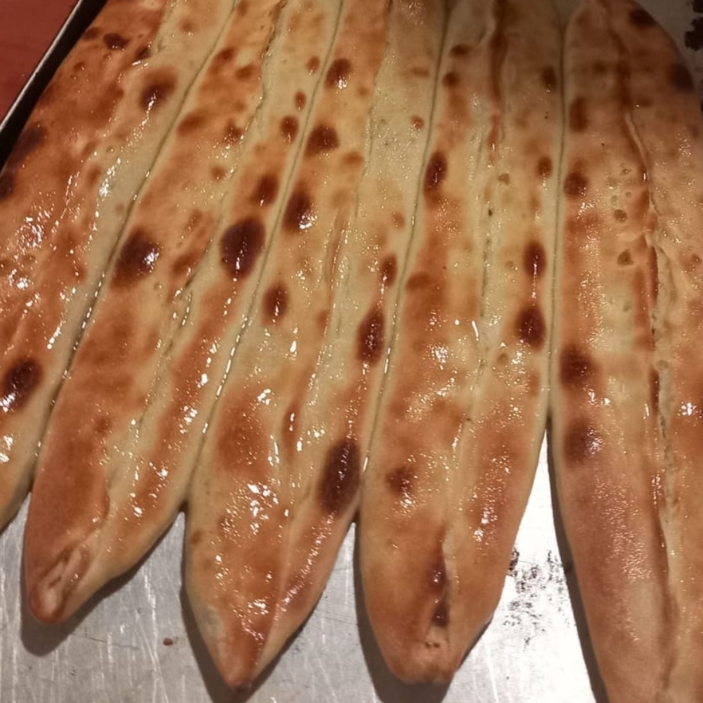 Kır Pidesi Peynirli