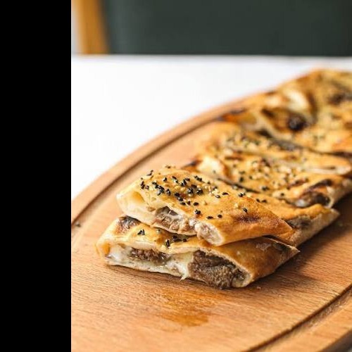 Kavurmalı Kaşarlı Pide