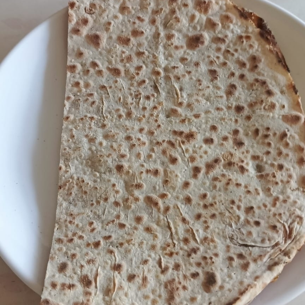 Lahmacun 1 Adet (ACISIZ) + Salata +süpriz