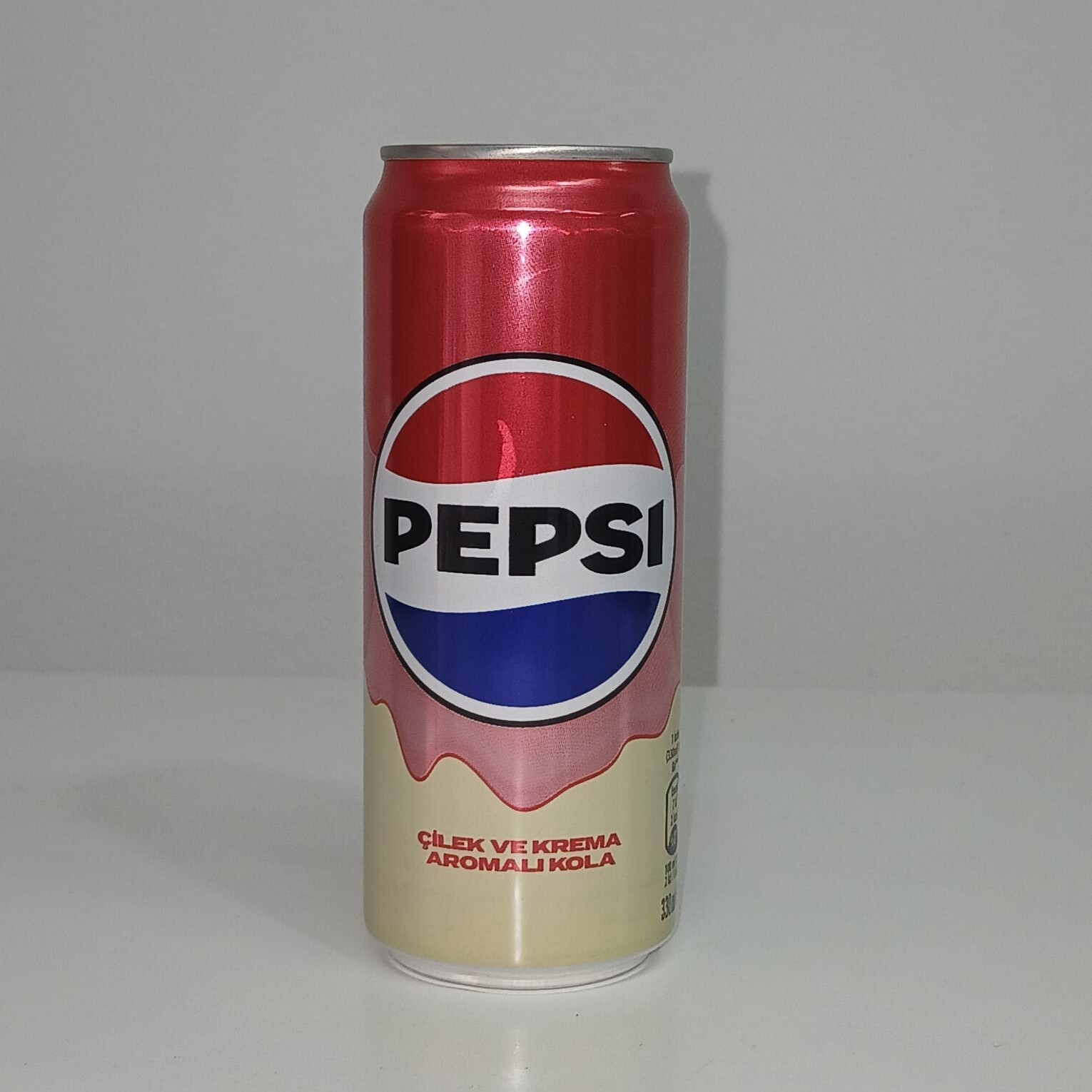 Pepsi Çilek ve Krema Aromalı Kola 330 ml