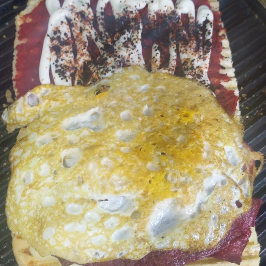 Yarım Sucuklu Yumurtalı Tost