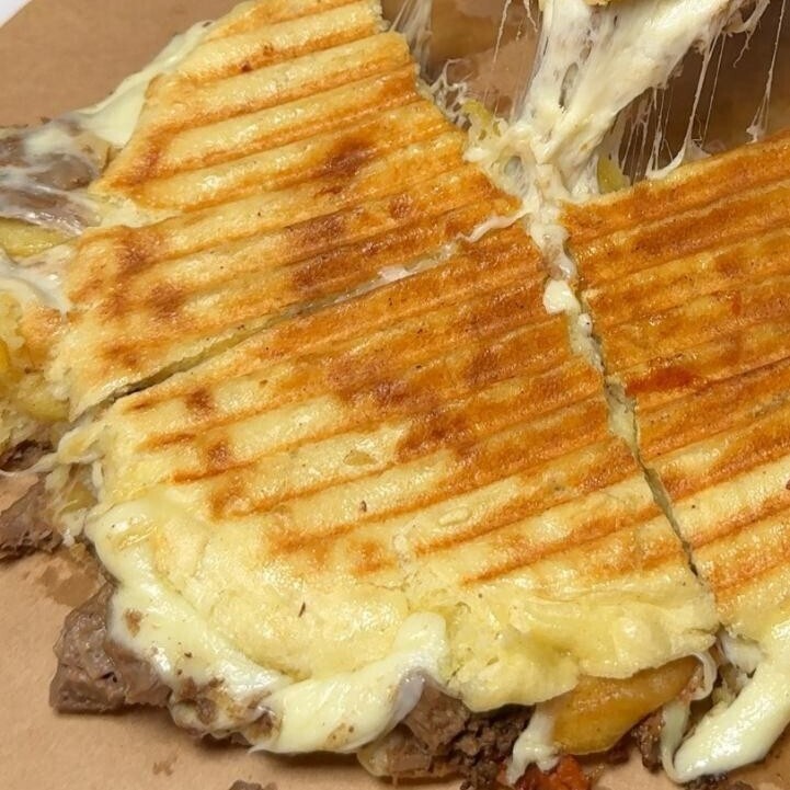 Kavurmalı Kaşarlı Tost
