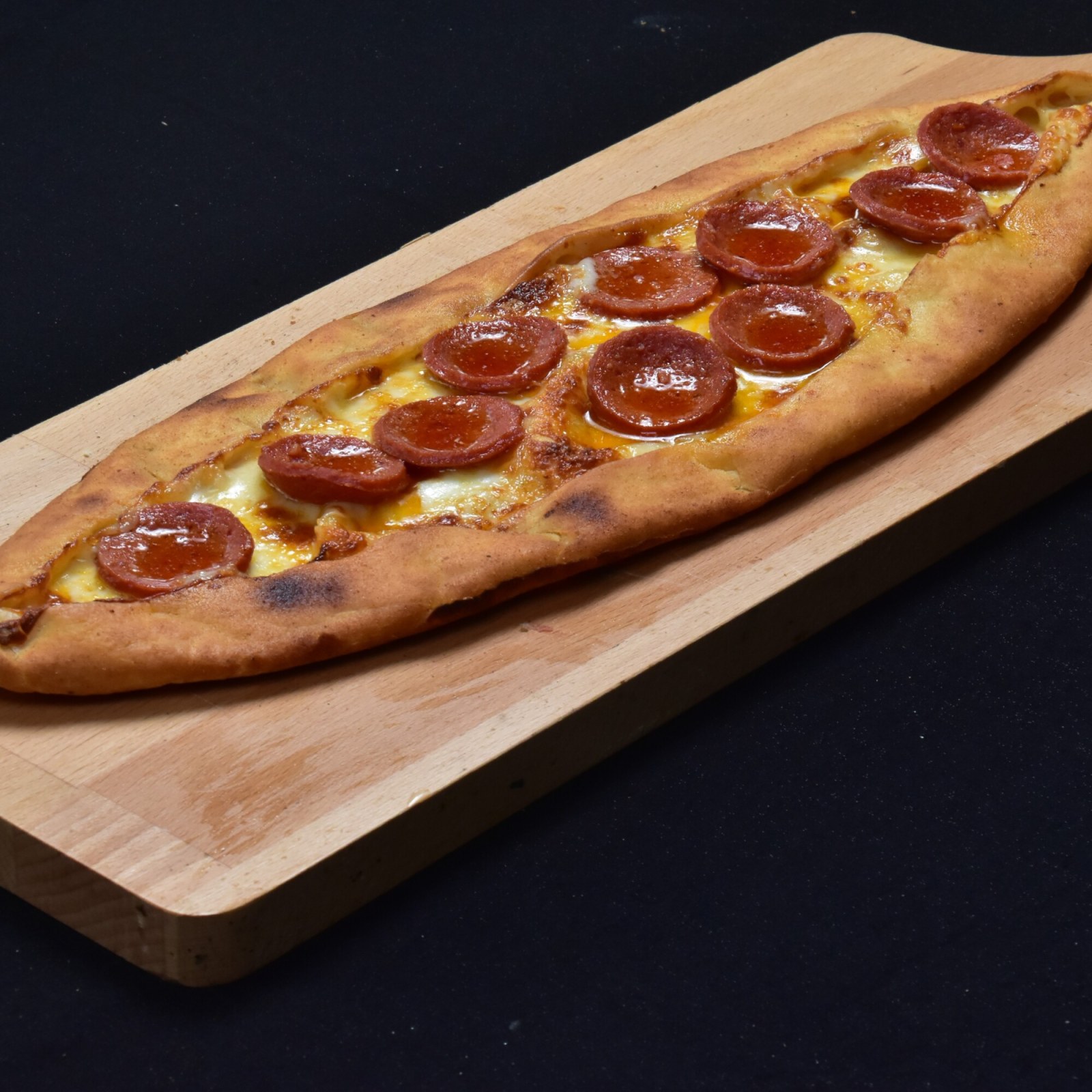 Sucuklu Kaşarlı Pide