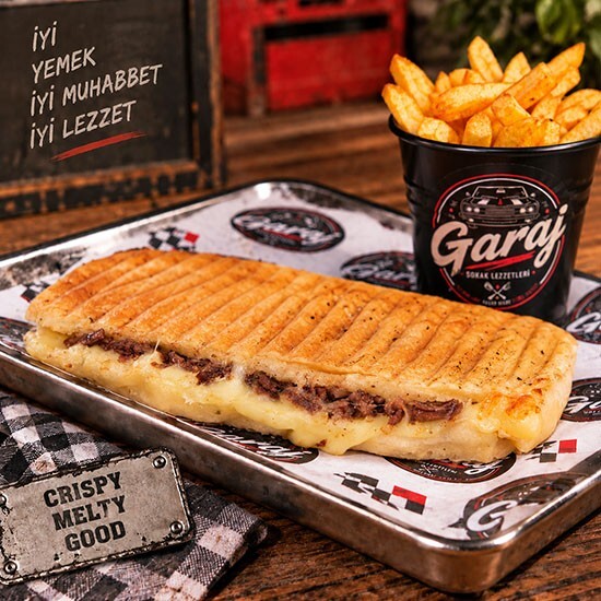 Kavurmalı Kaşarlı Tost Menü (Tost + Patates + İçecek)