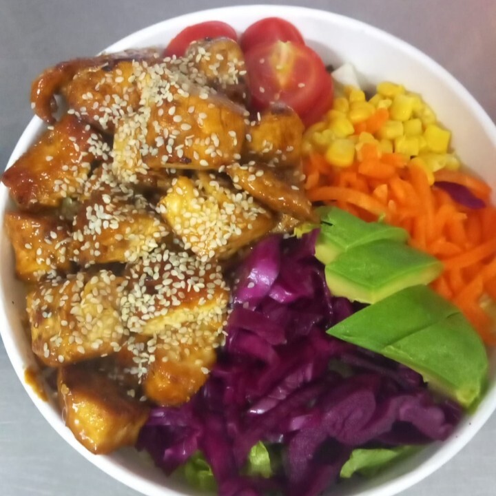 Tavuk Wok Bowl Yanında çorba ikramımızdır