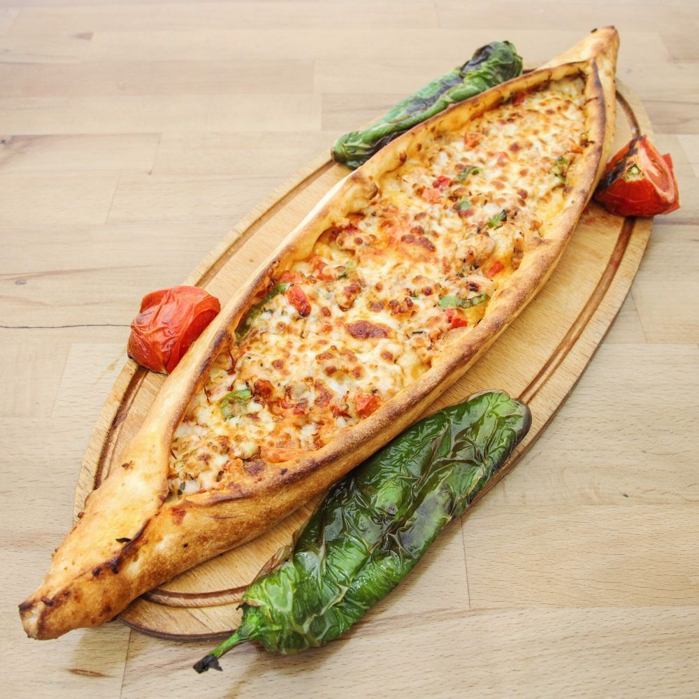 Kuşbaşı kaşarlı Pide
