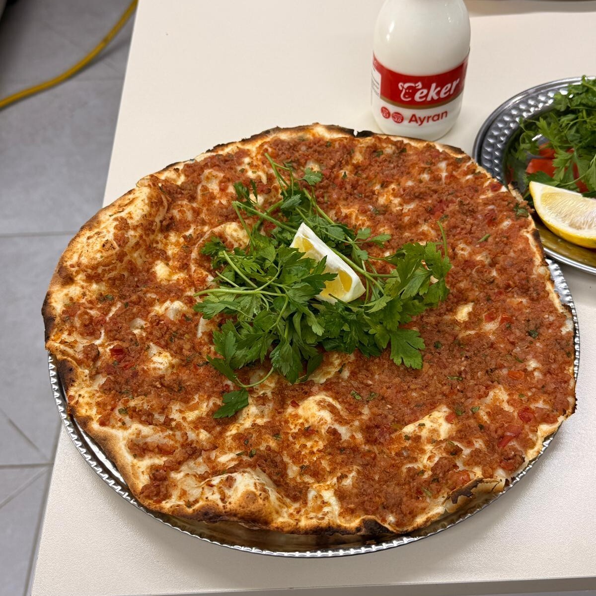 Doyuran Menü 3 Lahmacun (200 cl) Ayran