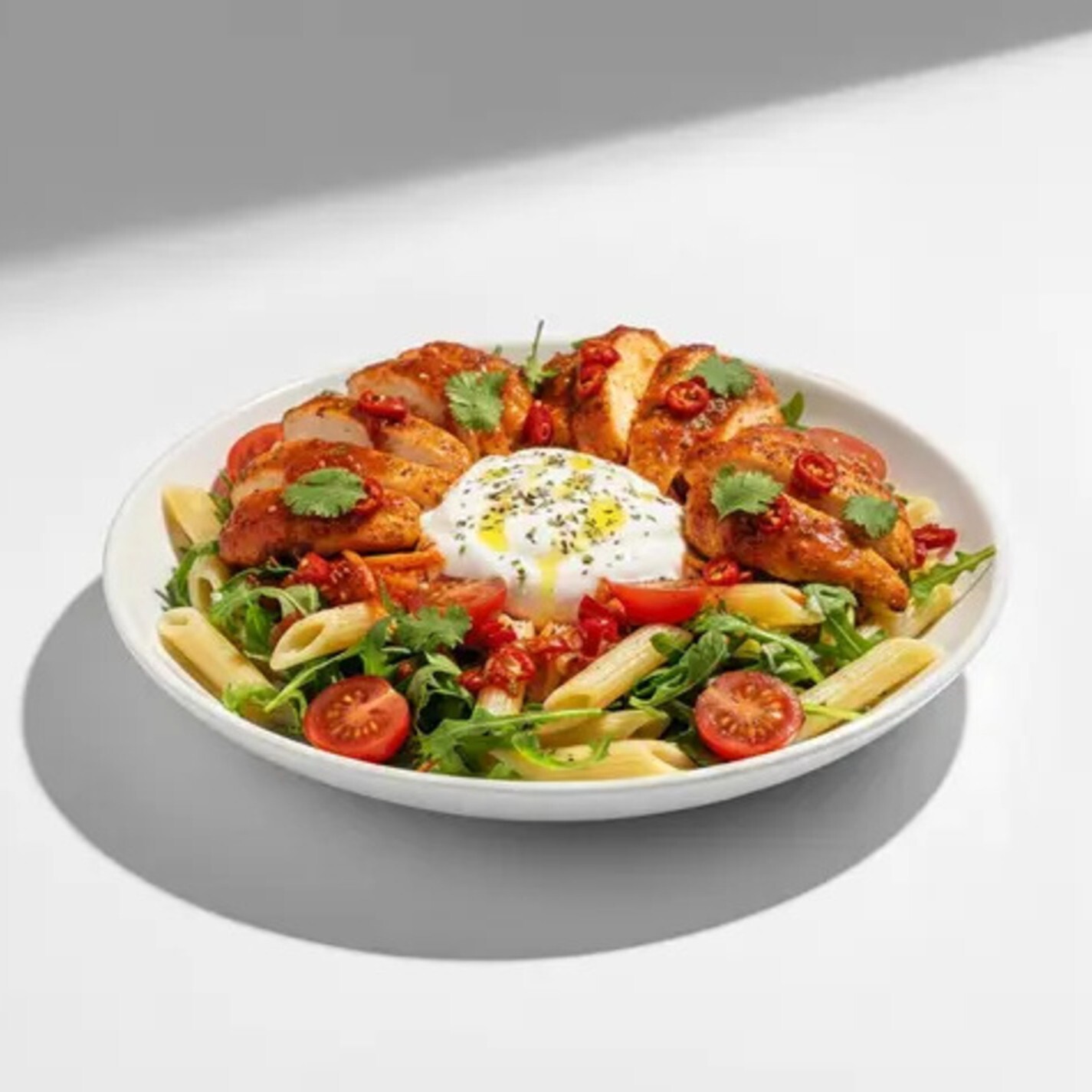 Acı Soslu Izgara Tavuk Makarna Bowl