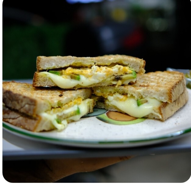 Avokado Şelale Tost