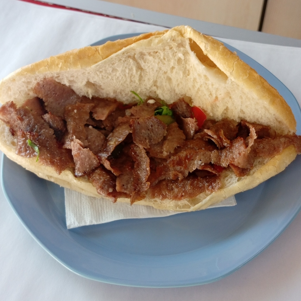 Yarım Ekmek Arası Et Döner