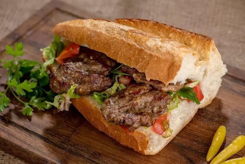 Ekmek Arası Köfte 110 gram civarında