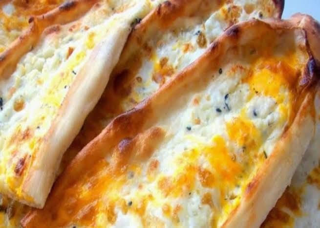 Kaşarlı Yumurtalı Pide