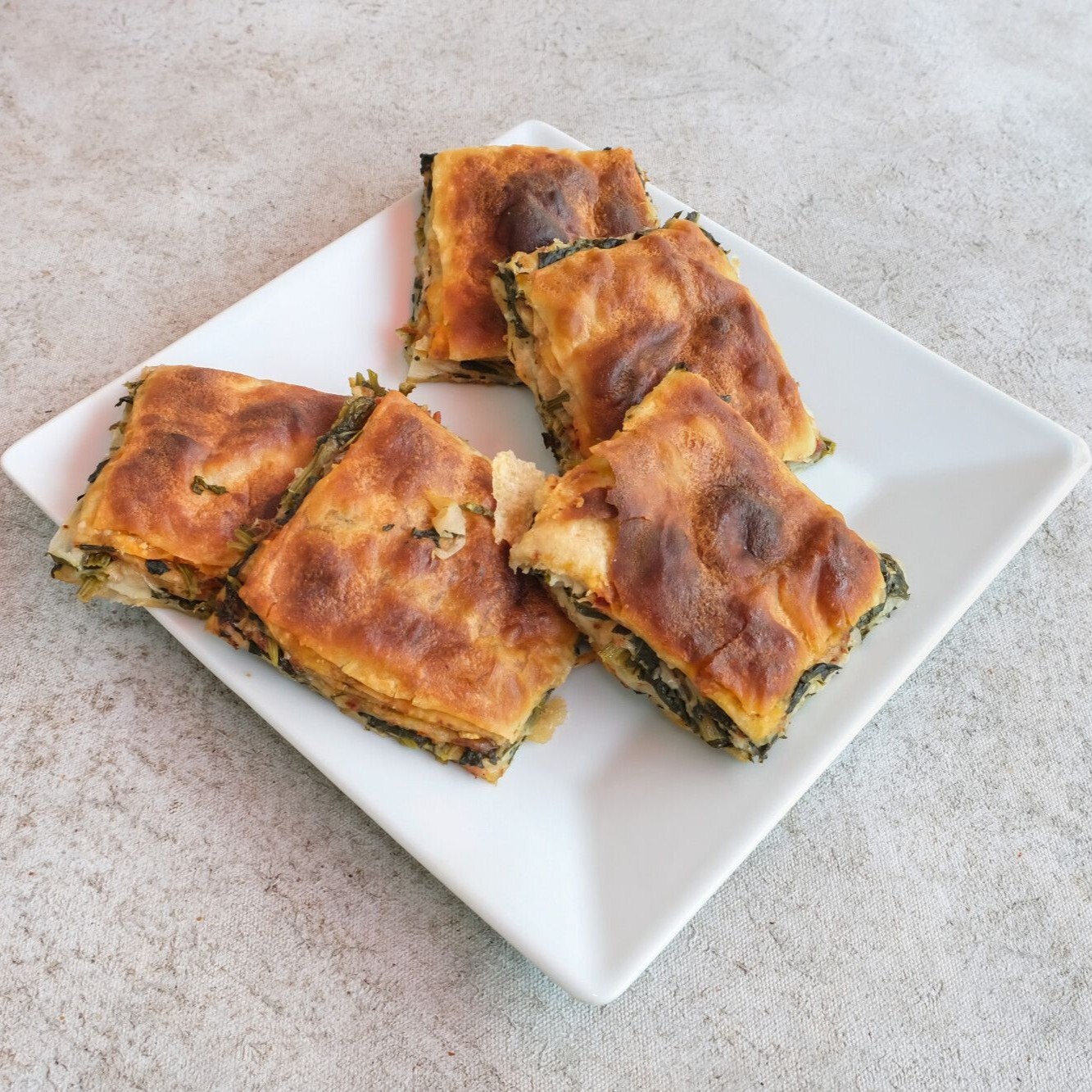 Ispanaklı Tepsi Böreği (23 Dilim)