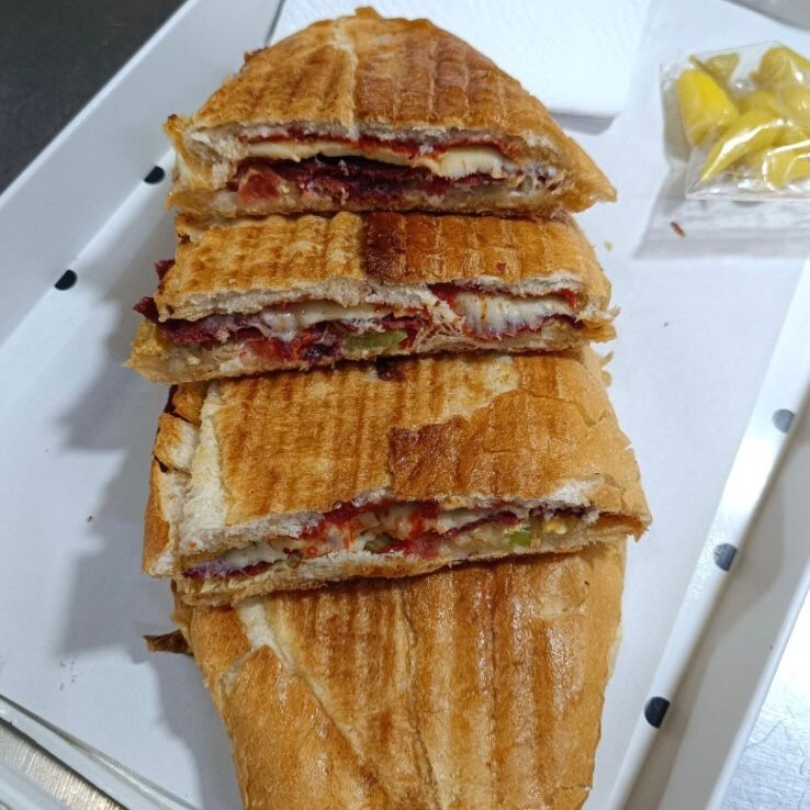 BÜTÜN EKMEK SUCUKLU TOST