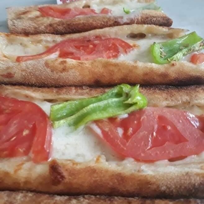 Kaşarlı Sebzeli Pide ( 1.5 Porsiyon )