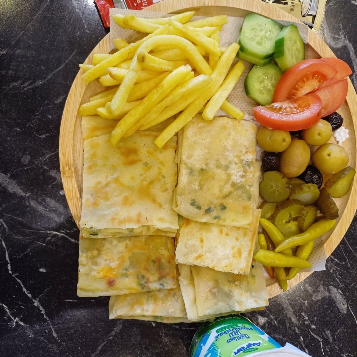 Piskopat Acılı Kaşarlı Sucuklu Gözleme