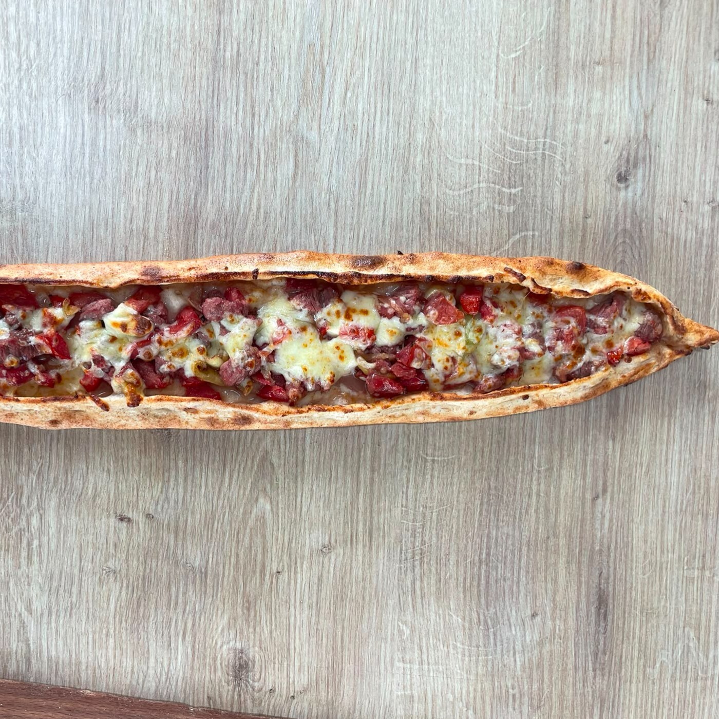 Kuşbaşılı Kaşarlı Pide