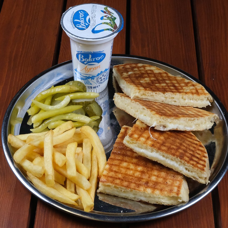 Kaşarlı Domatesli