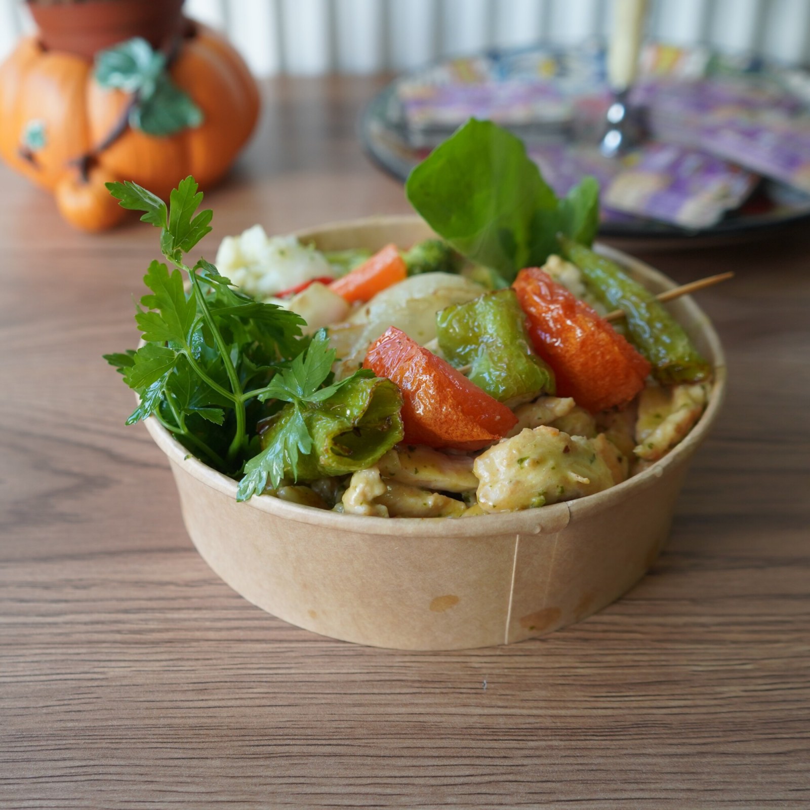 Fesleğen Soslu Bowl