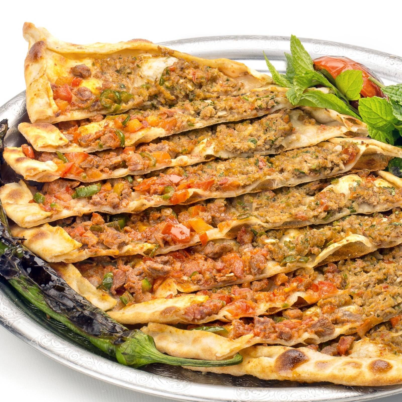 Kuşbaşılı Kıymalı Pide