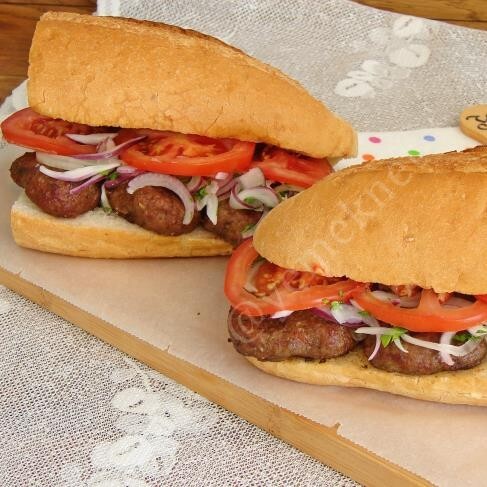 Kinos Köfte Tam Ekmek