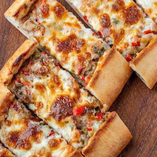Kuşbaşılı Kaşarlı Pide