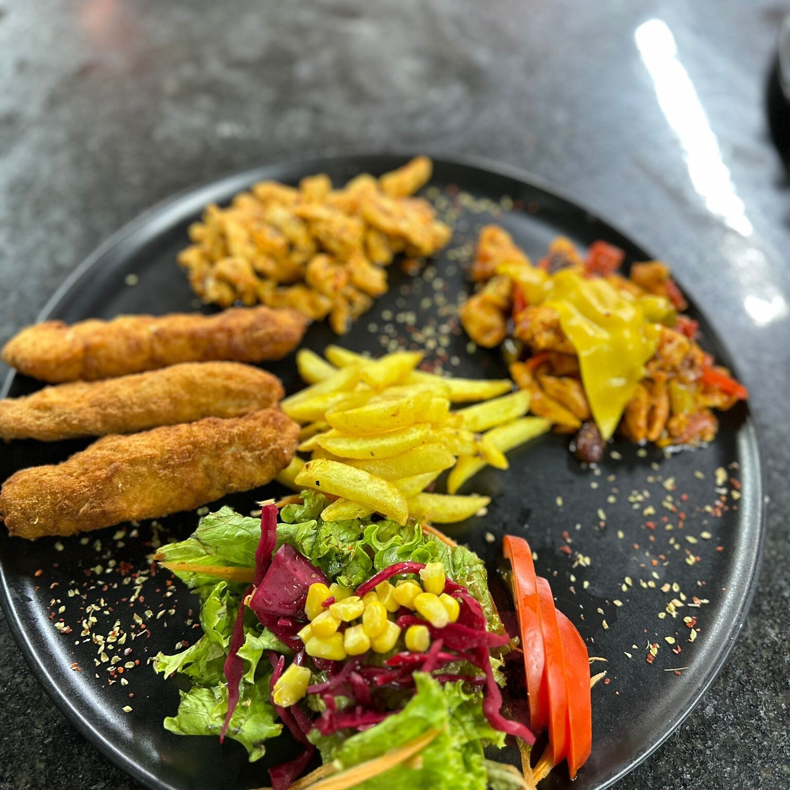 Meksika & Körili & Çıtır Tavuk menü (1,5 prsyn 330 gr, patates cipsi + makarna + salata + turşu )