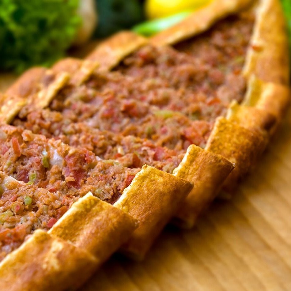 Kıymalı Kaşarlı Pide