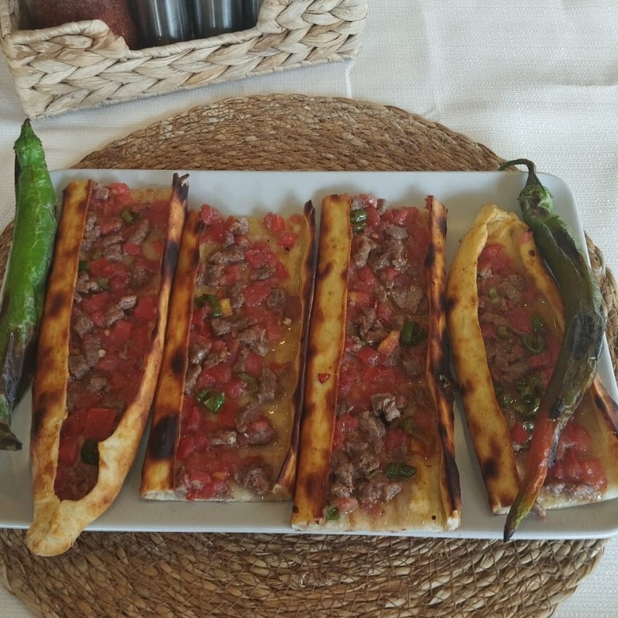 Kuşbaşılı Pide