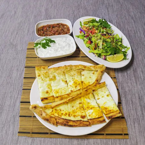 Beyaz Peynirli Yumurtalı Pide
