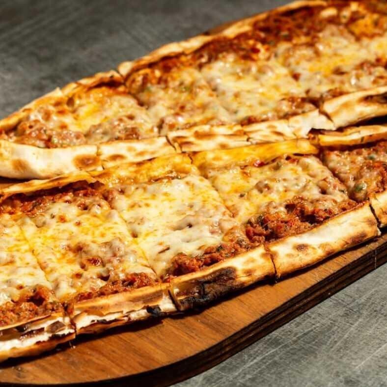 Kıymalı Yumurtalı pide