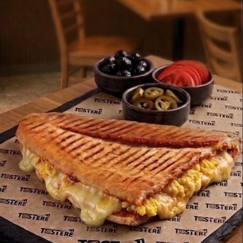 Yumurtalı Kaşarlı Tost