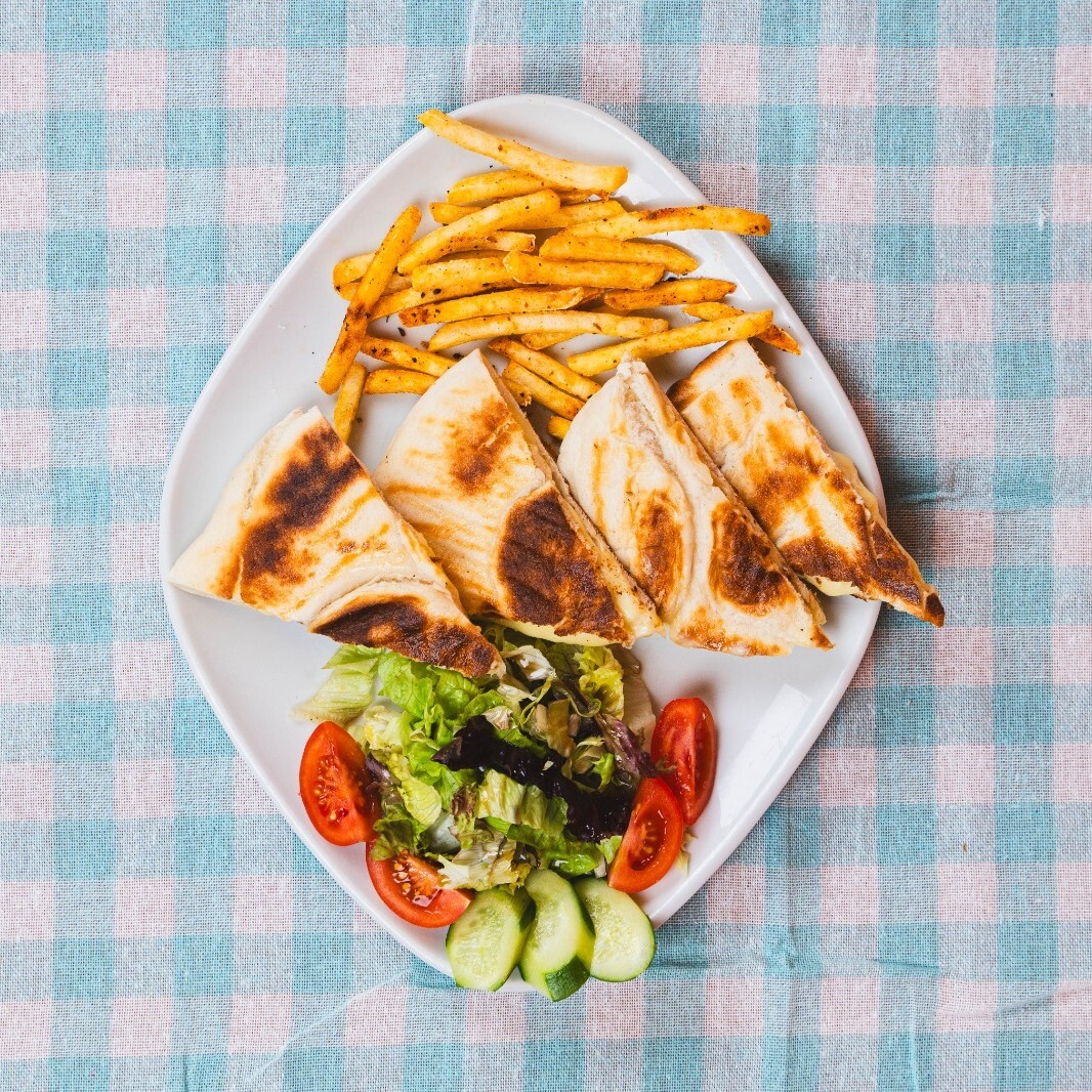 Bazlama Ekmek Arası Kavurmalı Tost