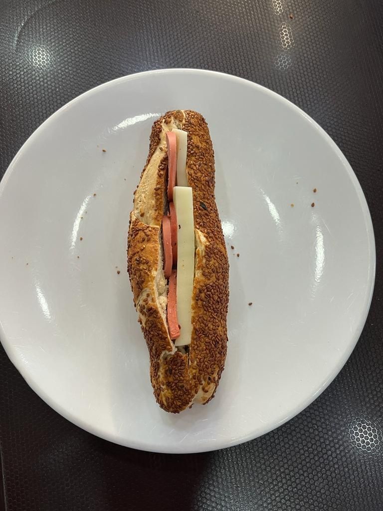 Kaşarlı Sucuklu Simit