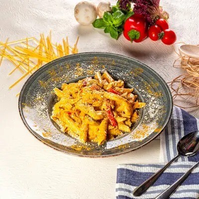 Tavuklu Köri Soslu Penne
