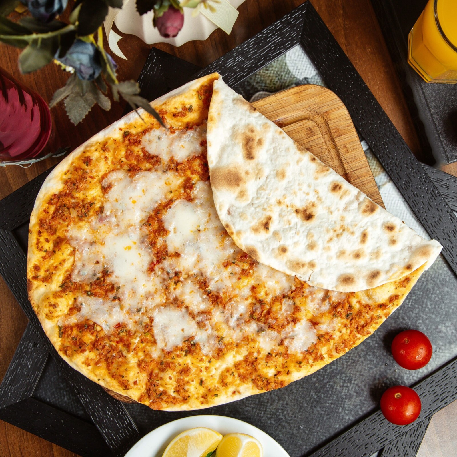 Kaşarlı Lahmacun