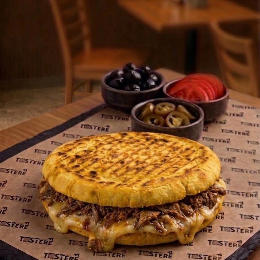 Bazlama Kavurmalı Kaşarlı Tost