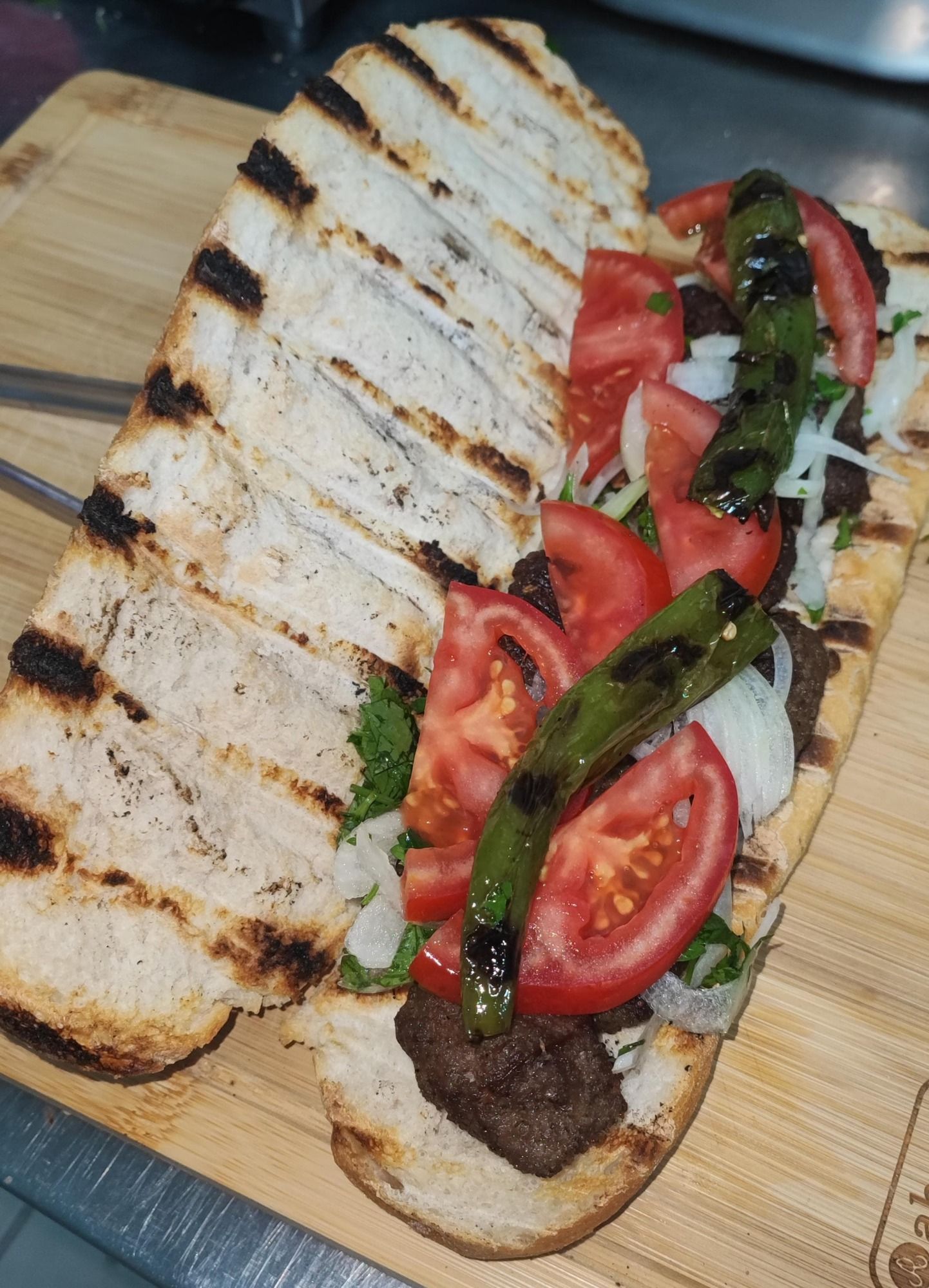 Tam Ekmek Arası Izgara Köfte
