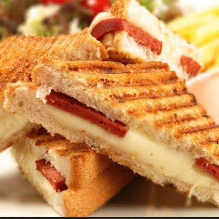 Sucuklu Kaşarlı Tost