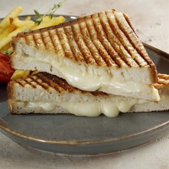 Yarım Baston Kaşarlı Tost