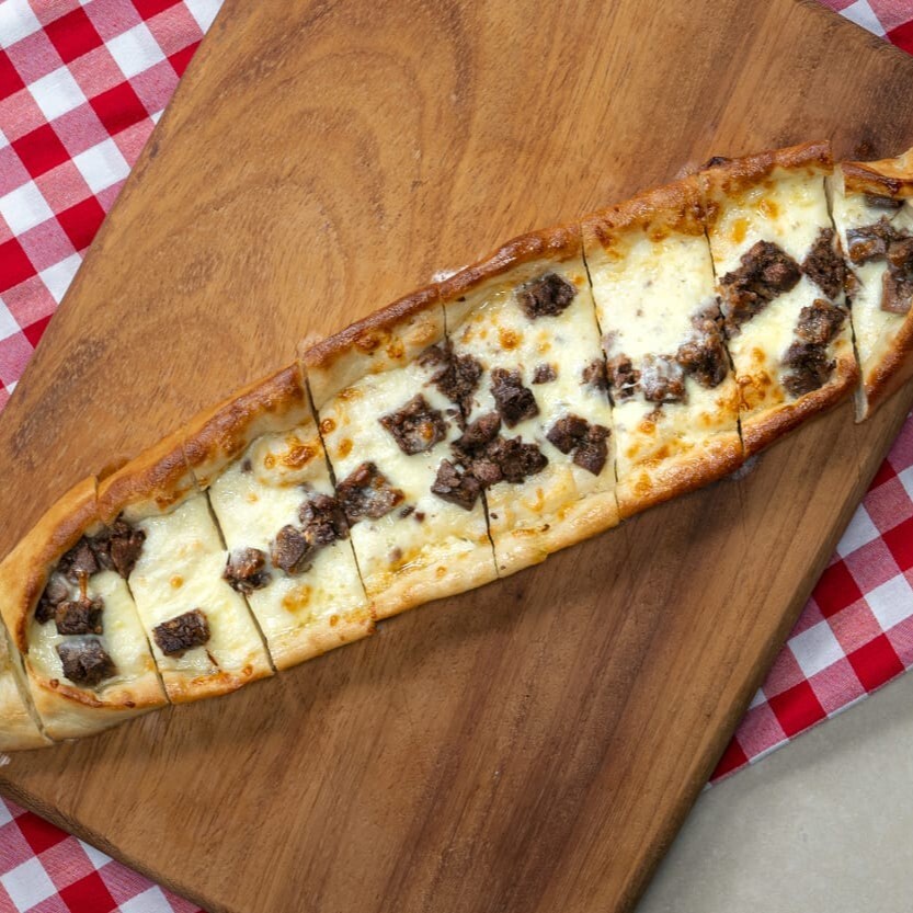 Kavurmalı Kaşarlı Pide