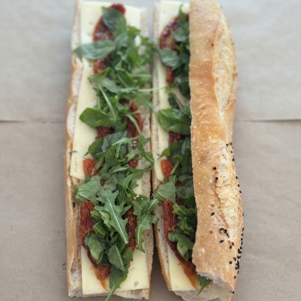 Kuru Domatesli Hindi Fümeli Sandwich