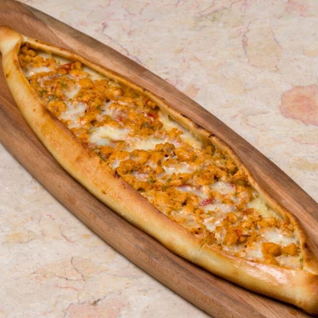 Tavuklu Kaşarlı Pide