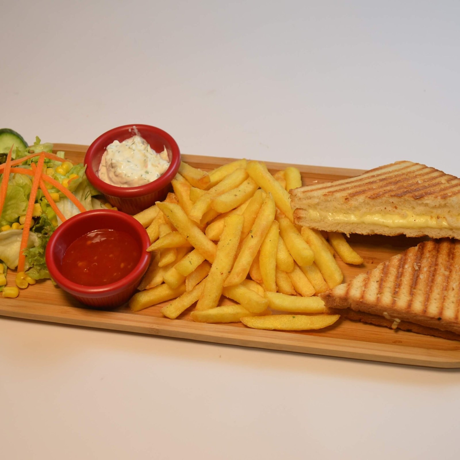 Tost Tabağı (Sucuk ve Kaşarlı)