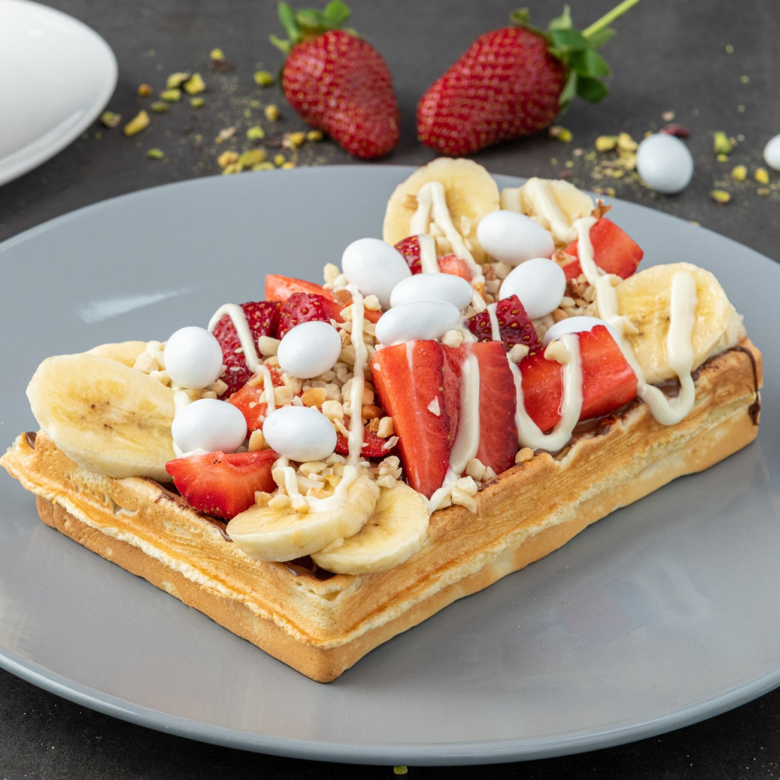 Beyaz Çikolatalı Muzlu Çilekli Waffle